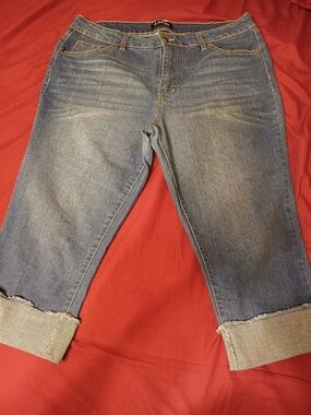 d. jeans Blue Cropped Cuffed Capri Pants